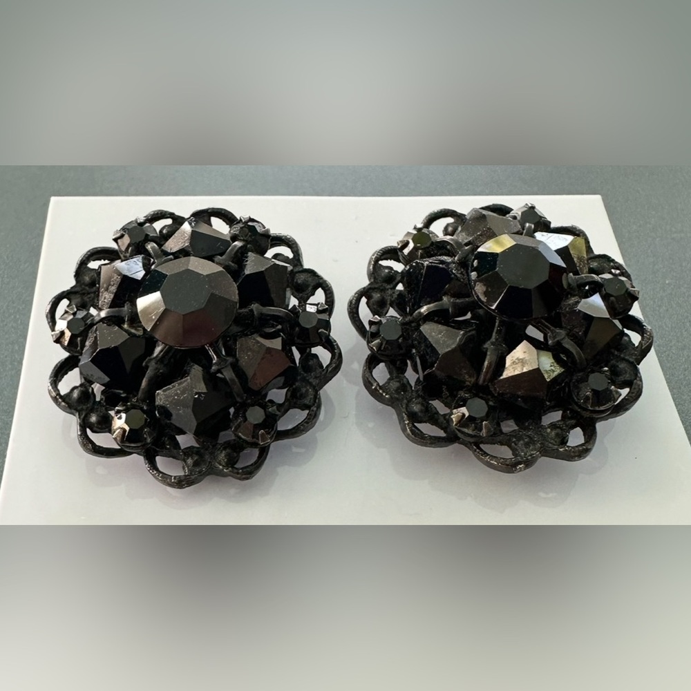 VTG WEISS Black Crystal Beaded Flower Cluster Earrings Japanned Metal